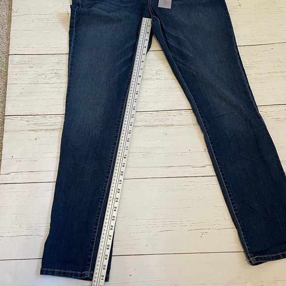 Jennifer Lopez Mid Rise Straight Leg Stretch Jeans, size 12 Long, NWT - Picture 15 of 16